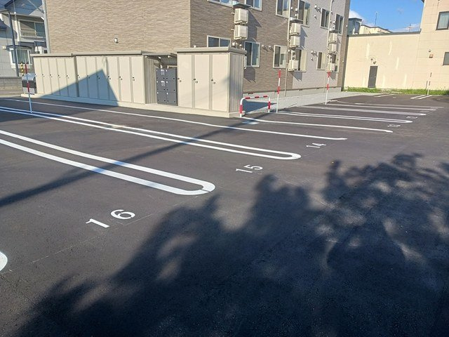 オーク　サイド　パレスⅠの駐車場|駐車場があるので、車を買う予定の方も安心です