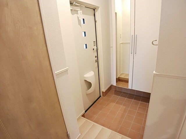 オーク　サイド　パレスⅠの玄関|収納もある玄関です