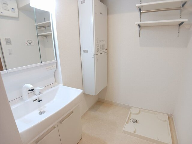 オーク　サイド　パレスⅠの洗面所|ゆったりとスペースのある洗面所