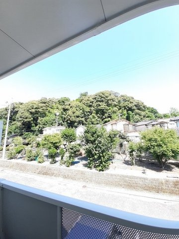 アーバン落合Ⅲのバルコニー|暖かな日差しのふりそそぐバルコニー