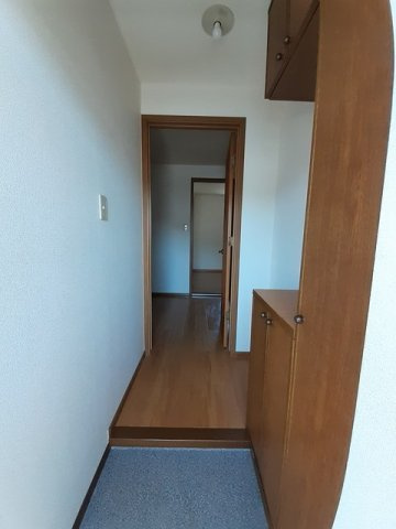 アーバン落合Ⅲの玄関|明るい玄関です