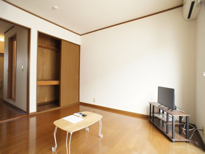 【その他】 | 桜ハイツA | テーブルとテレビがあります。