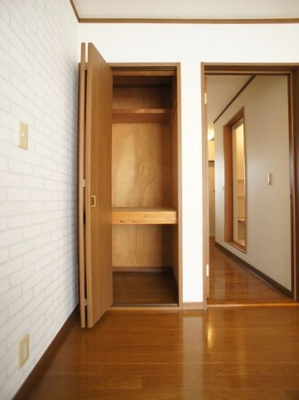 【収納】 | 桜ハイツA | 充実収納付きの洋間です♪