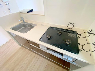 【設備】 | キャトルセゾン東霞 | コンロは3口あり、御料理が快適に！