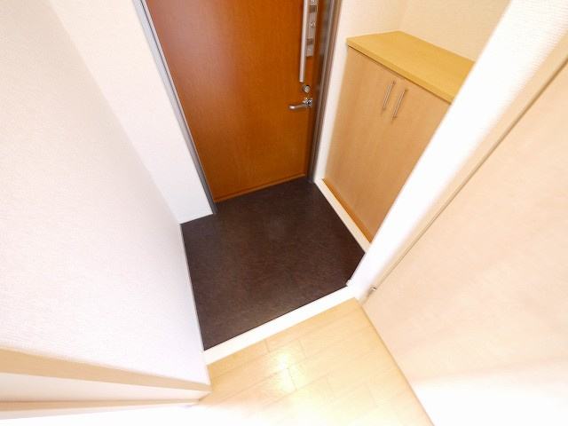 カルム・文の玄関|明るい玄関です