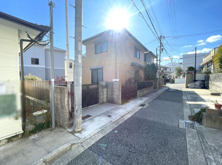 桜谷町 2号地 新築戸建の前面道路含む現地写真