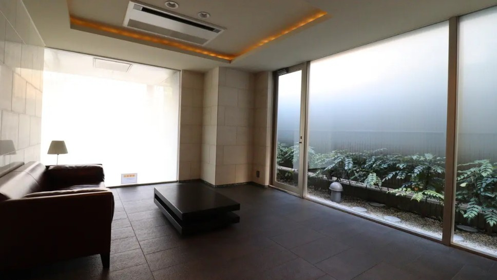 グランスイート白金高輪のエントランス|毎日通るエントランスはこのようになっています