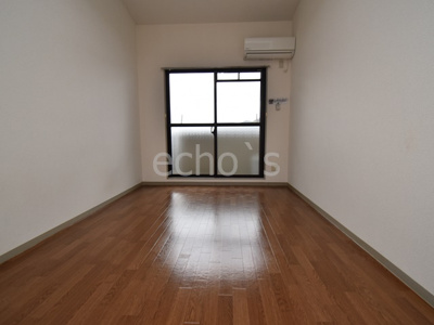 【居間・リビング】 | アローフィールドTUDOI | こちらの居間で趣味の時間をお楽しみください