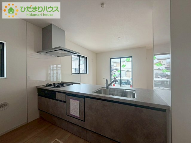 日立市東大沼町1期　新築戸建のキッチン|ご家族と会話しながら、お料理だって出来ちゃいます☆彡