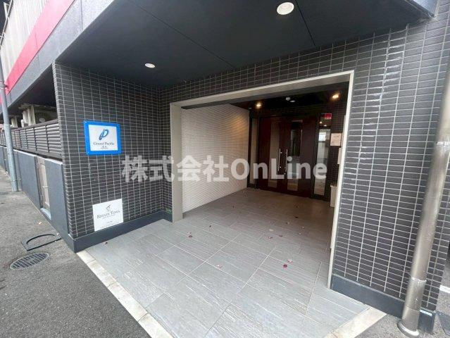 グランパシフィック桃谷のエントランス