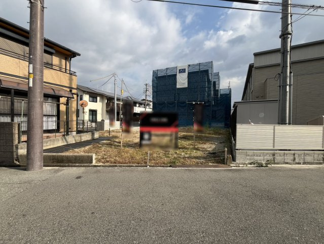 川西市加茂4丁目　売土地の外観|南西側、幅員約6.0ｍの公道に接道しています。