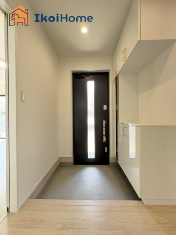 神戸市西区枝吉1丁目　新築戸建の玄関|【ホームページに現地動画掲載中】●年中無休：当日予約可●玄関には大きなシューズボックスが完備♪