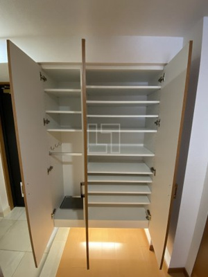 【収納】 | リーガル四ツ橋立売堀Ⅱ | リーガル四ツ橋立売堀II　シューズボックス