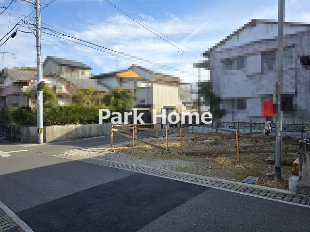 高知市長尾山町　新築戸建ての前面道路含む現地写真