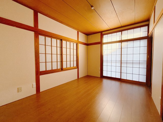 【中古戸建】前橋市日吉町1期の洋室|■洋室｜ナチュラルカラーの床です。模様替えなどとても楽しく工夫できます♪陽当たり、風通しもとても良いので毎日快適な生活スタートです！子供部屋にも良いですね♪