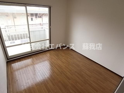 【洋室】 | サンシティそが野 | 落ち着いた色調の洋室です