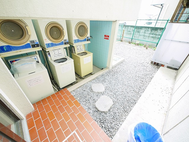 メゾンアンテルナ奈良のその他共用部分|コインランドリーがございます。