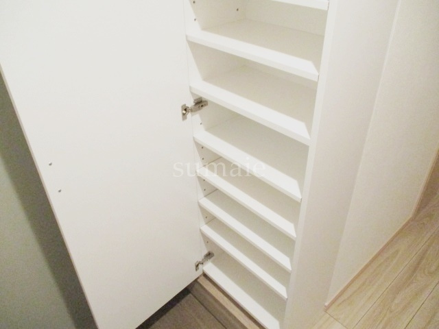 ＬＯＣ’Ｓ赤羽志茂の収納|玄関横の収納です☆