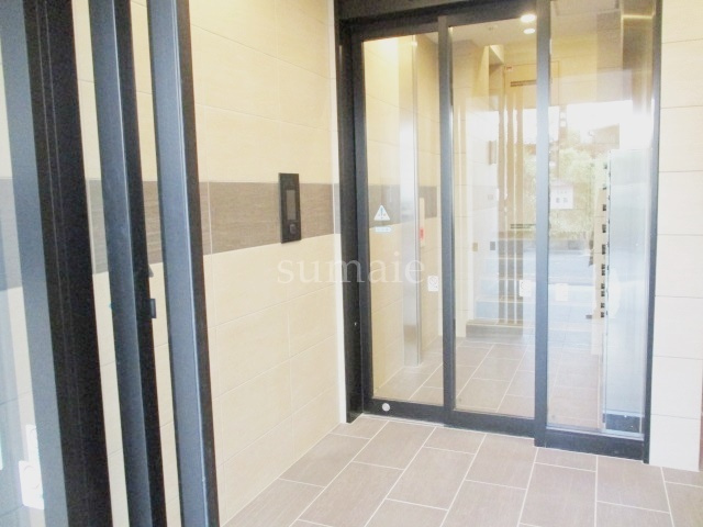 ＬＯＣ’Ｓ赤羽志茂のロビー|ロビーです！オートロック付で女性でも安心です☆