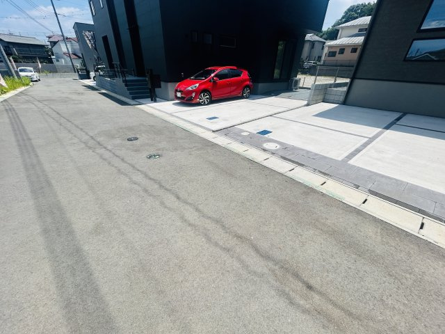 千葉市若葉区加曽利町の前面道路含む現地写真