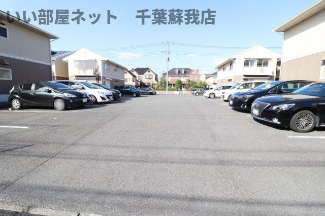 ヴェルメゾンおゆみ野　Ｃの駐車場|カースペースがあります