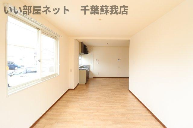 ヴェルメゾンおゆみ野　Ｃの居間・リビング|こちらのリビングで趣味の時間をお楽しみください