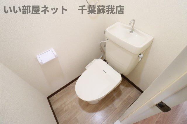 ヴェルメゾンおゆみ野　Ｃのトイレ|清潔感のあるトイレです