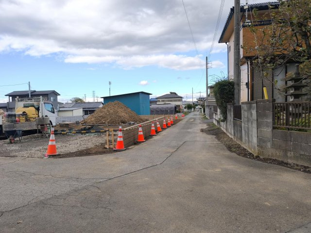 深谷市榛沢新田　新築住宅　平屋建の前面道路含む現地写真