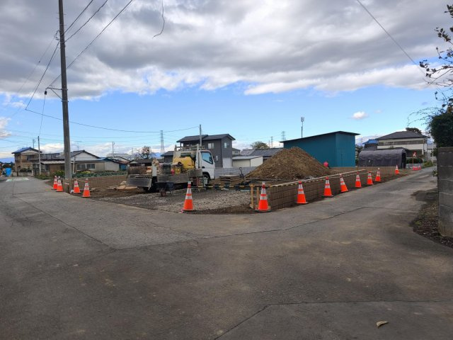 深谷市榛沢新田　新築住宅　平屋建の前面道路含む現地写真