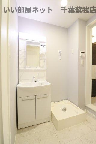 プラリヴェールコートの洗面所|明るい洗面所です