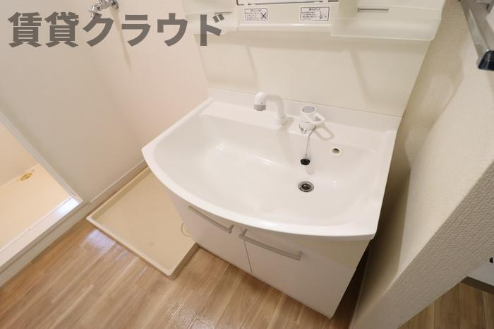 ロイヤル・スクエア　Ｂの洗面所|ゆったりとスペースのある洗面所