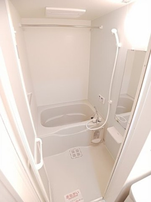 【浴室】 | イーストガーデン | コンパクトで使いやすいお風呂です