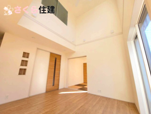 高根沢町宝積寺　3号棟の居間・リビング|開放的なリビング吹き抜け空間◎