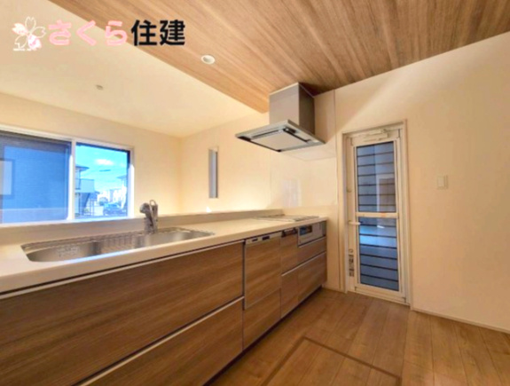 高根沢町宝積寺　3号棟のキッチン|対面式システムキッチンで家族とコミュニケーションをとりながら家事ができます◎