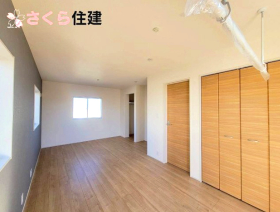 高根沢町宝積寺　3号棟の洋室|2階10帖の洋室は将来的に2部屋に分けることも可能です◎