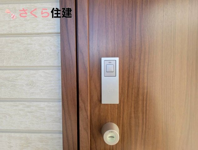 高根沢町宝積寺　3号棟の防犯設備|玄関はタッチキーで楽々開錠♪