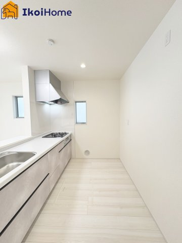 明石市藤が丘1丁目３期　新築戸建　のキッチン|◆同社施工例◆人気の対面式のキッチン♪調理スペースもゆったり！使いやすいです！