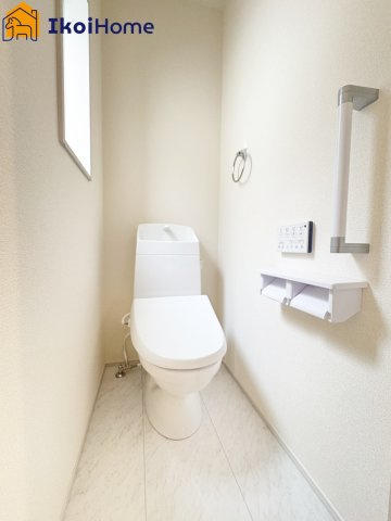 明石市藤が丘1丁目３期　新築戸建　のトイレ|◆同社施工例◆1階・2階にウォシュレット、暖房便座、脱臭機能を標準装備のトイレを完備！