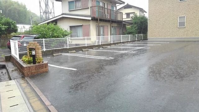 メゾン　プレジィールの駐車場
