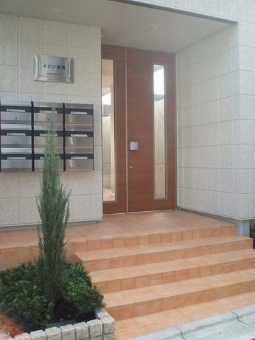 メゾン奈良のエントランス|★オートロック付きのエントランス★