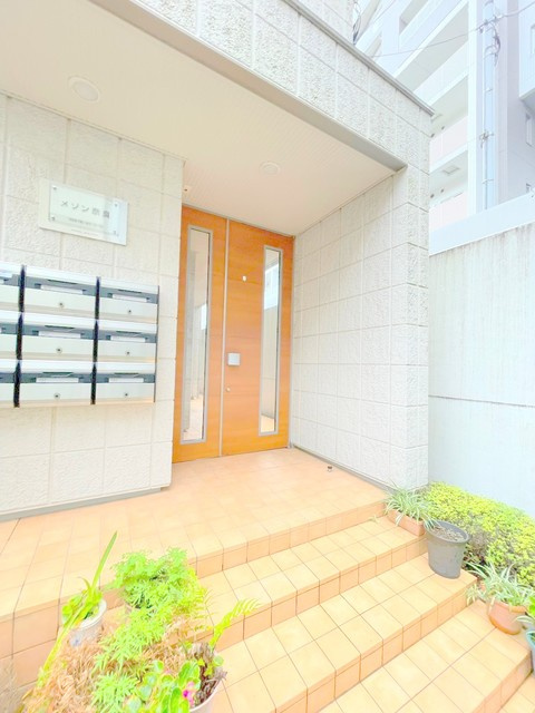 メゾン奈良のエントランス