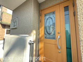 【玄関】 | 堺市西区平岡町中古戸建 | 玄関扉は親子扉です♪大きな家具の搬入もできます！！