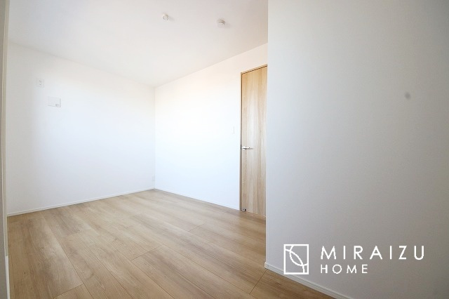 【洋室】 | 平日・休日問わず、いつでもご見学が出来ます♪☆実際に見て、触れて感じる安心のお住まい探しを体験して下さい♪☆物件情報だけでなく、地域の特色などなどエリア情報もお伝え出来たら嬉しいです♪
