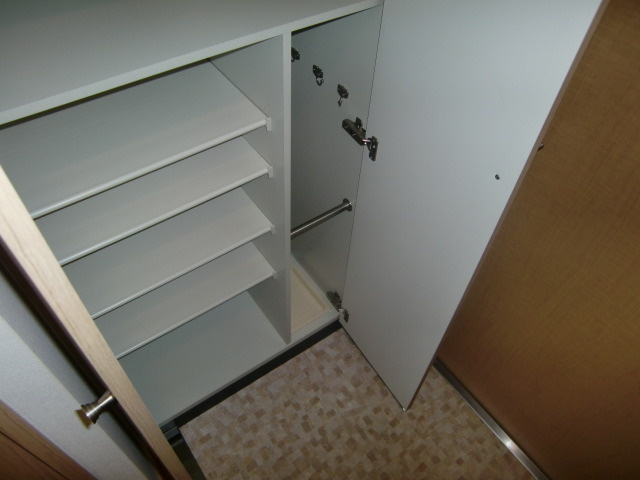 スカイビュー六甲の玄関|シューズボックス