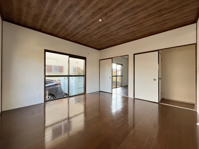 【居間・リビング】 | 深谷市東方　中古戸建