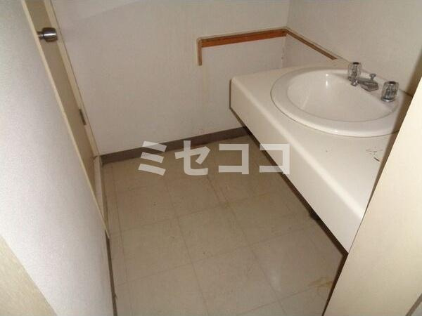 ベイビーフェイスビルの独立洗面台