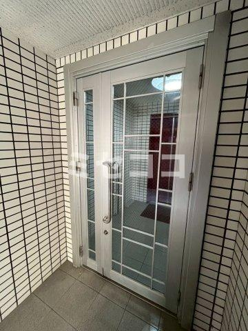 ベイビーフェイスビルのエントランス