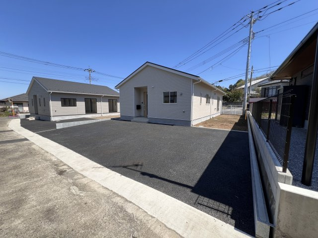 新築　高崎市吉井町神保第１　クレイドルガーデン　１号棟の前面道路含む現地写真|西側接道幅員約4ｍ　東側接道幅員約10ｍ