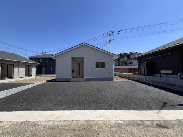 新築　高崎市吉井町神保第１　クレイドルガーデン　１号棟の駐車場|　駐車スペースは並列2台分可能です！
