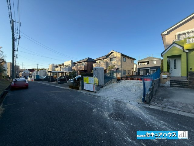 東郷町兵庫三丁目　全1棟の前面道路含む現地写真|事前予約にて現地ご見学いただけます！お気軽にお問い合わせください♪
■株式会社　セキュアハウス■
住宅ローンに強く、知識、経験豊富なスタッフ在籍
お客様に寄り添い、ご成約後もサポート致します。
